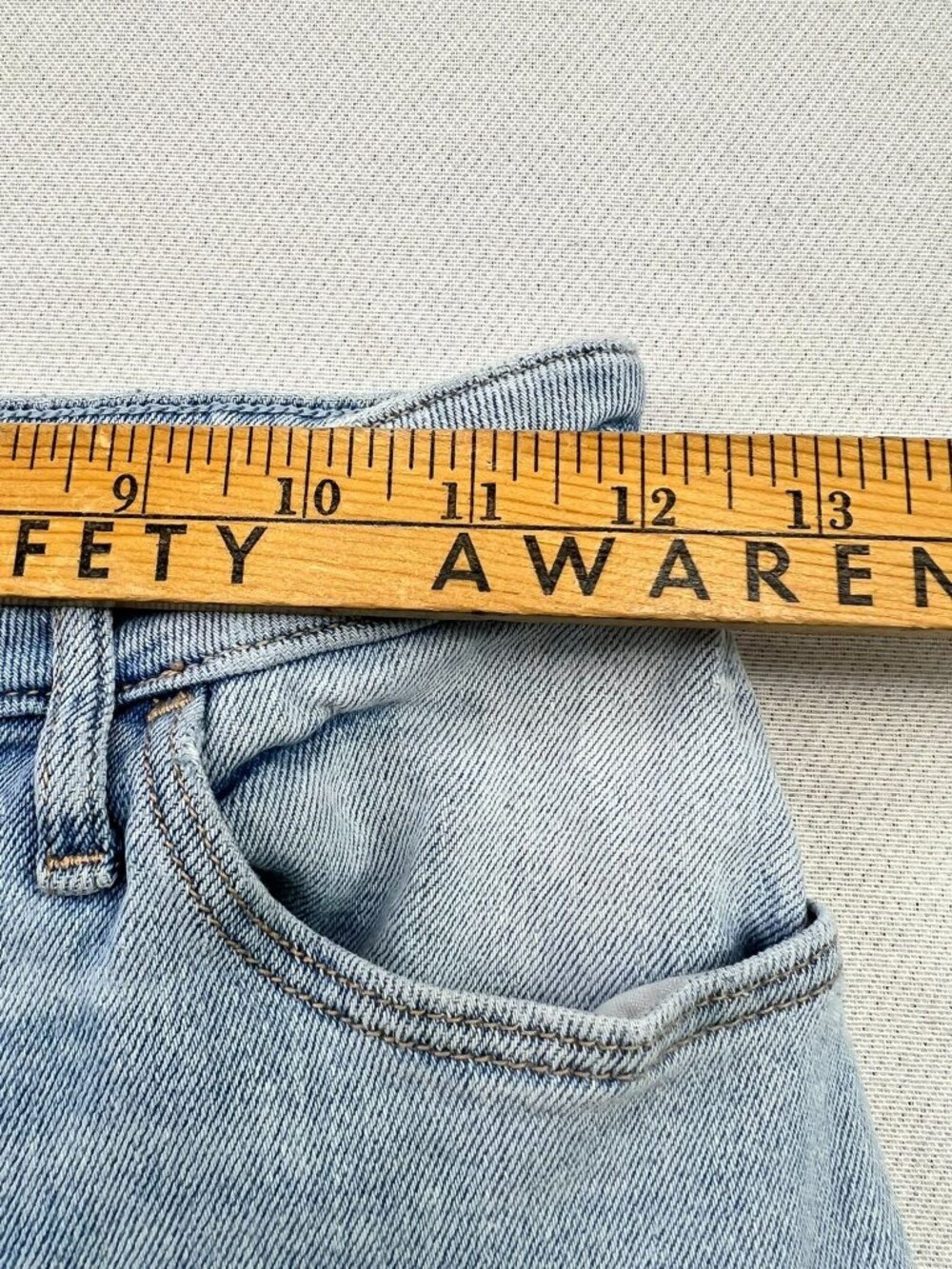 Hollister Women's Curvy Ultra High-Rise Dad Jeans Denim Size 3R Blue Light Wash - Picture 7 of 11